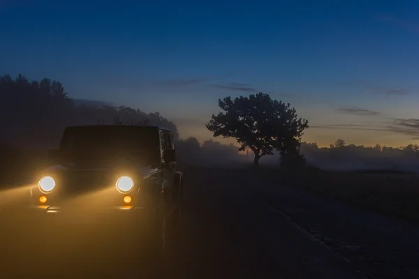 Jeep Wrangler на сільських дорогах, Росія — стокове фото