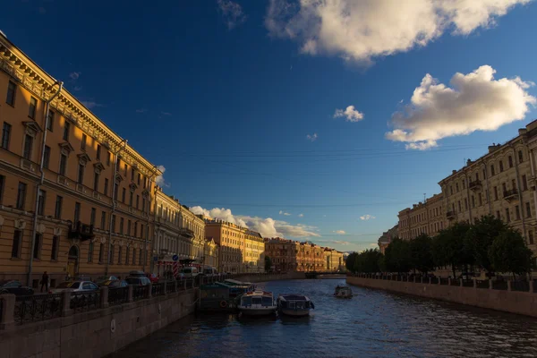 モイカ、サンクトペテルブルグ、ロシアの川の堤防 — ストック写真