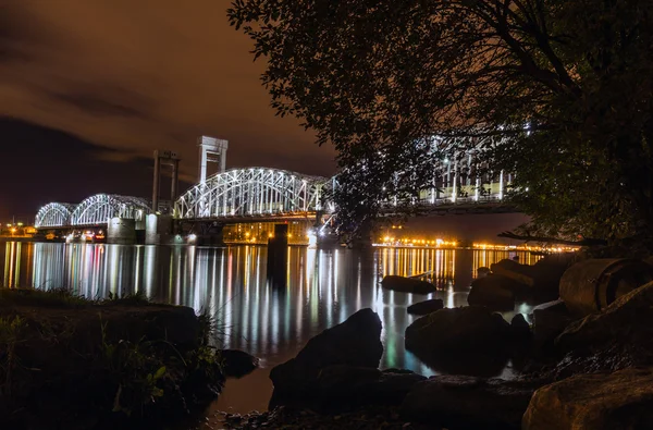 El puente ferroviario de Finlandia en San Petersburgo, Rusia — Foto de Stock