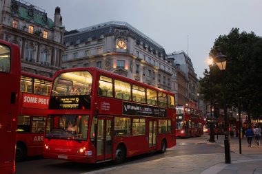 Londra, İngiltere'de akşam