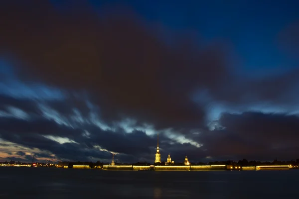 Noche San Petersburgo, Rusia — Foto de Stock