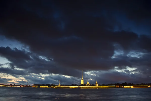 Wieczorem st. petersburg, Federacja Rosyjska — Zdjęcie stockowe