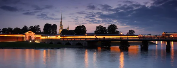 Floden neva, st. petersburg — Stockfoto