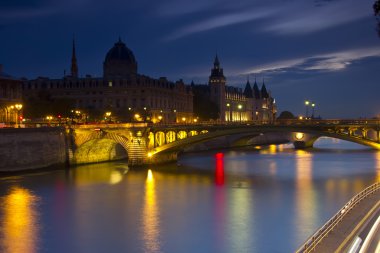 İyi akşamlar, Paris, Fransa