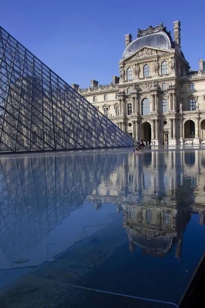 巴黎罗浮宫博物馆 — 图库照片