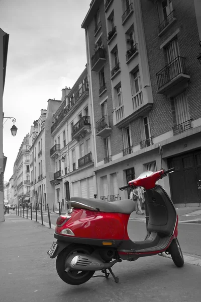 A bicicleta vermelha na rua em Paris, França, Europa — Fotografia de Stock