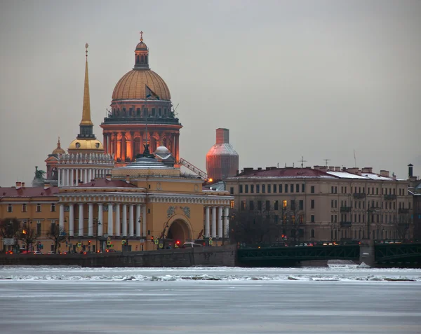 De Engelse embankment, St. Petersburg — Stockfoto