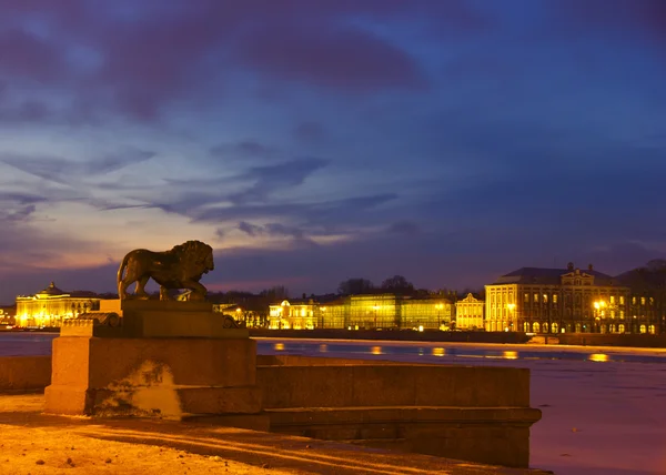 St. petersburg på kvällen — Stockfoto