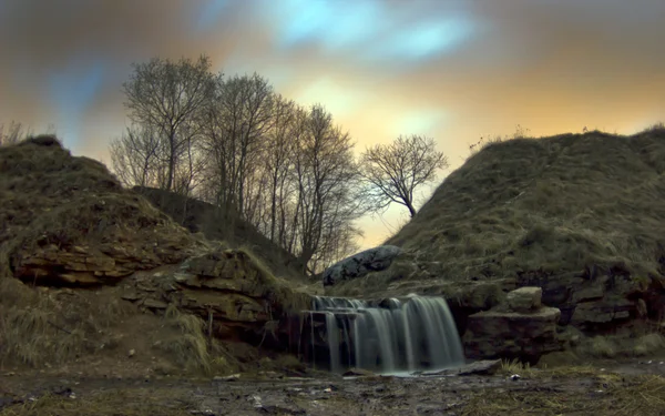 Cachoeira no rio Tosna, Rússia — Fotografia de Stock