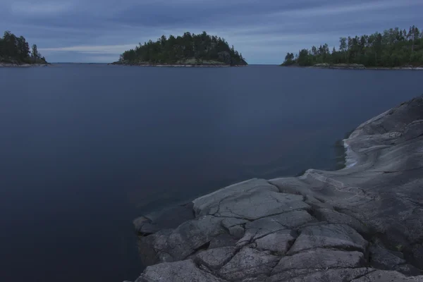 Noite branca no lago Ladoga, Carélia, Rússia — Fotografia de Stock