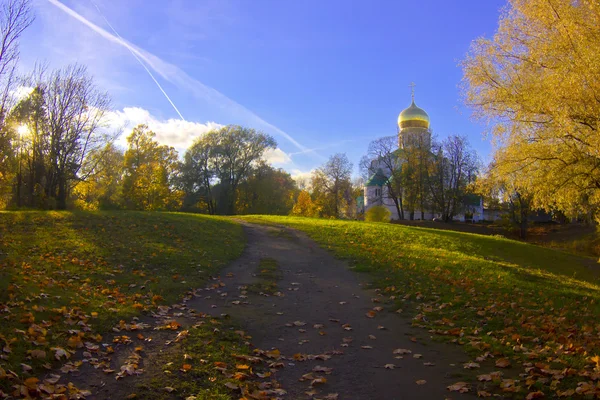 La Cattedrale di Fyodorovsky a Pushkin a fine autunno — Foto Stock