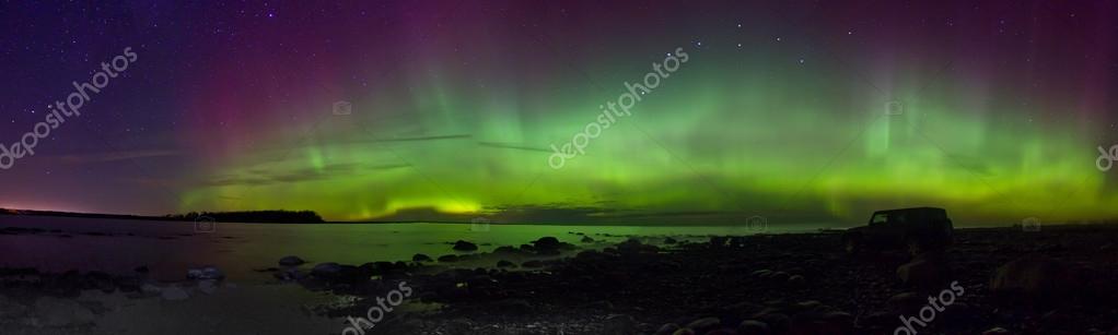 Northern lights on lake Ladoga, Russia, November 03, 2015 , travel by Jeep Wrangler — Stock Image Northern lights on lake Ladoga, Russia, November 03, 2015 , travel by Jeep Wrangler Royalty Free Stock Images