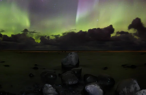 Northern lights på sjön Ladoga, Ryssland — Stockfoto