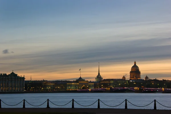 O pôr do sol em São Petersburgo — Fotografia de Stock