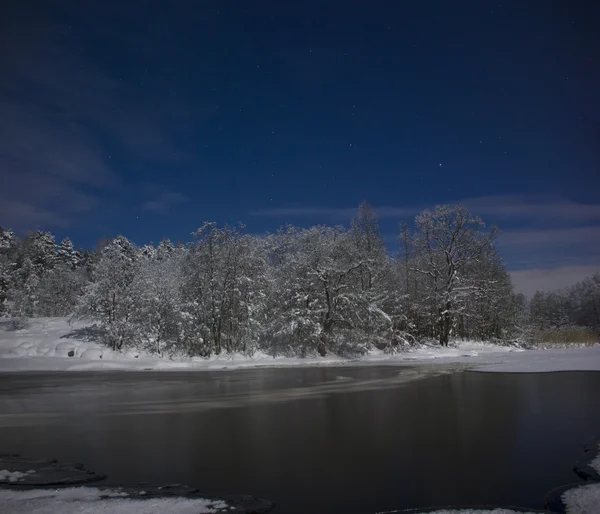 Noche helada en el río en la región de Leningrado — Foto de Stock