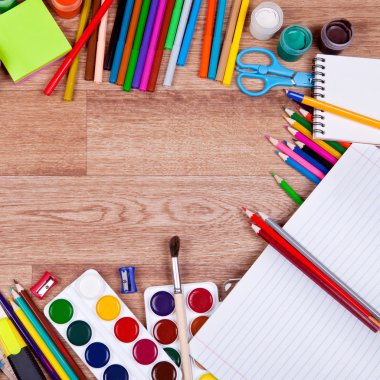 Yaratıcılık ahşap arka plan üzerinde konular