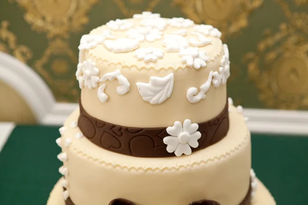 Beautiful wedding cake — Stock Photo, Image