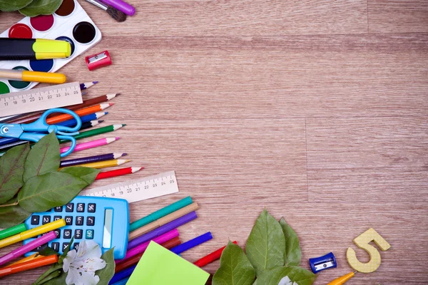 Tintas e lápis para crianças criatividade — Fotografia de Stock
