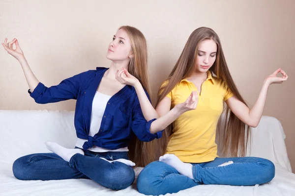 Young women sitting in lotus position — Stock Photo, Image