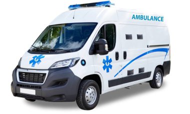 Beyaz arka planda ambulans arabası
