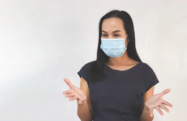 Porträtt Asiatiska Kvinnliga Lärare Bär Skyddande Ansiktsmask Står Vid Vita — Stockfoto