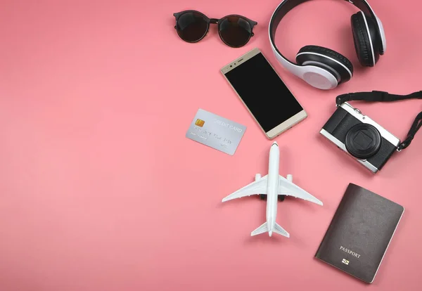 Top View Flat Lay Airplane Model Passport Camera Headphones Sunglasses — Stock Photo, Image