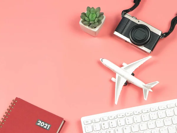 Top View Flat Lay Airplane Model Computer Keyboard Camera Red — Stock Photo, Image