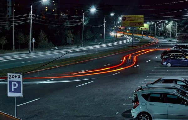 ZAPOROZHYE, UKRAINE - 25 ΣΕΠΤΕΜΒΡΙΟΥ 2020: City Road Street Car Lights — Φωτογραφία Αρχείου