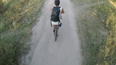 Bisikletçi yol sırt çantası üst görünümü