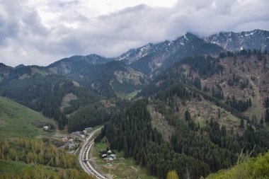 Kimasar geçidinin başlangıcına bak