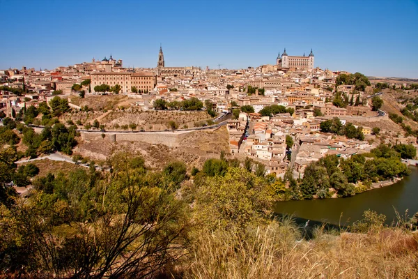 Toledo, Hiszpania. Widok na miasto i Alcazar — Zdjęcie stockowe