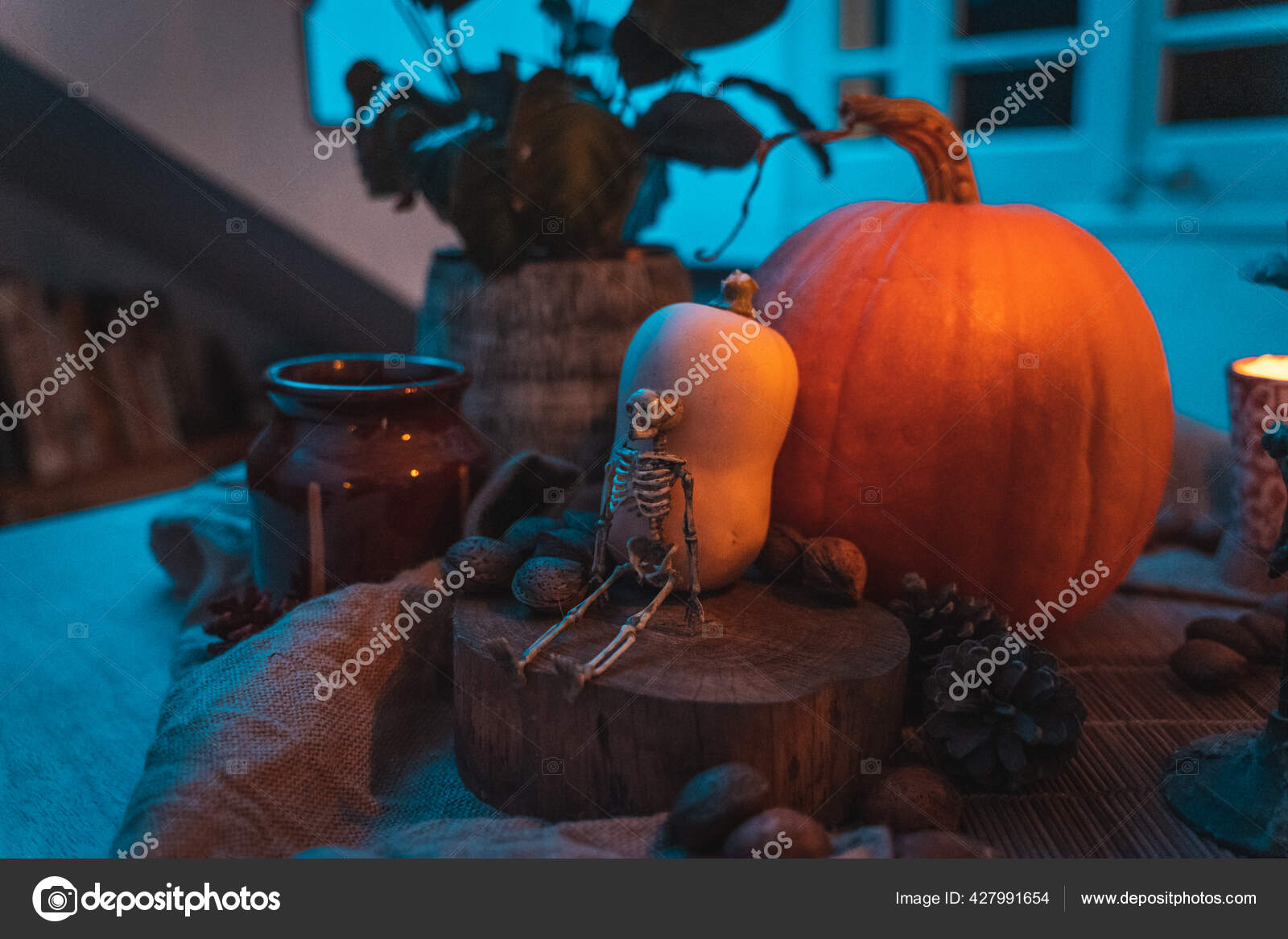 Cara Abóbora Assustadora Halloween Com Vela Acesa Uma Mesa Noite