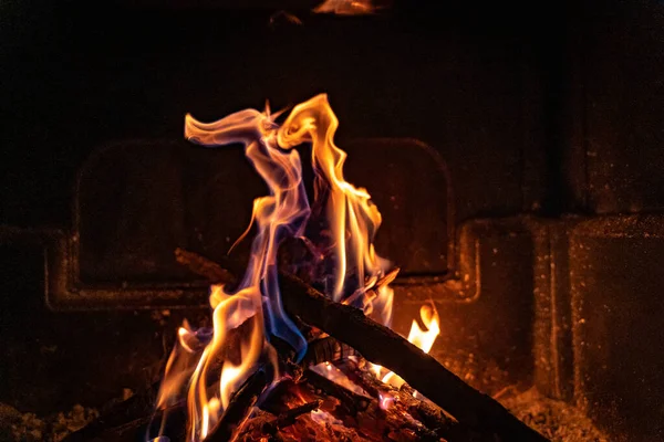 Cheminée Chaleureuse Confortable Nuit Avec Fond Noir Feu Authentique Aux — Photo