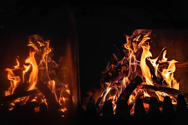 Cheminée Chaleureuse Confortable Nuit Avec Fond Noir Feu Authentique Aux — Photo