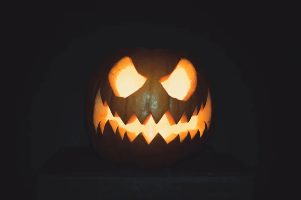 Cara Calabaza Halloween Con Vela Encendida Fondo Negro Cara Escalofriante — Foto de Stock