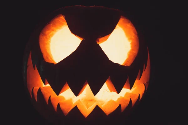 Cara Calabaza Halloween Con Vela Encendida Fondo Negro Cara Escalofriante — Foto de Stock