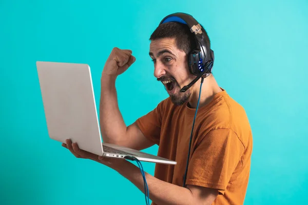 Jeune Homme Beau Avec Jeu Casque Gamer Isolé Sur Fond — Photo