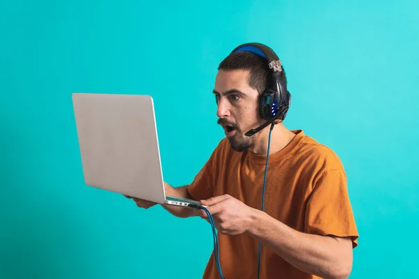 Jeune Homme Beau Avec Jeu Casque Gamer Isolé Sur Fond — Photo