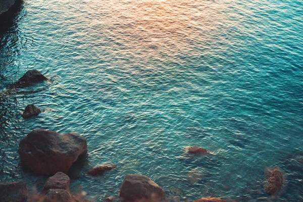 Increíble Amanecer Cielo Colorido Por Encima Los Acantilados Montañas Océano — Foto de Stock