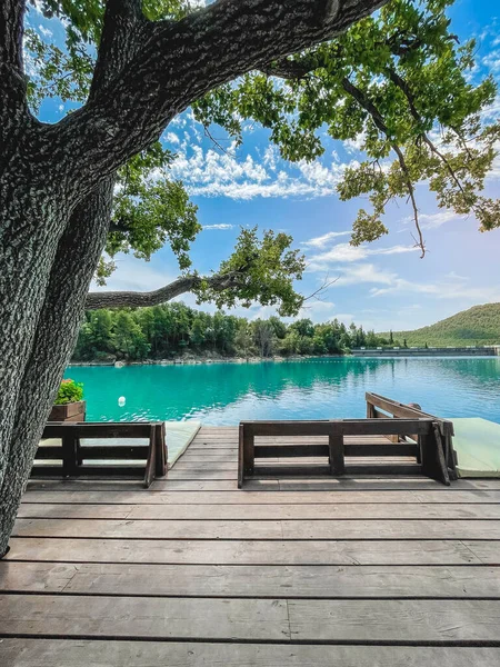 Increíble Panorama Una Cubierta Madera Lago Durante Atardecer Una Vista — Foto de Stock
