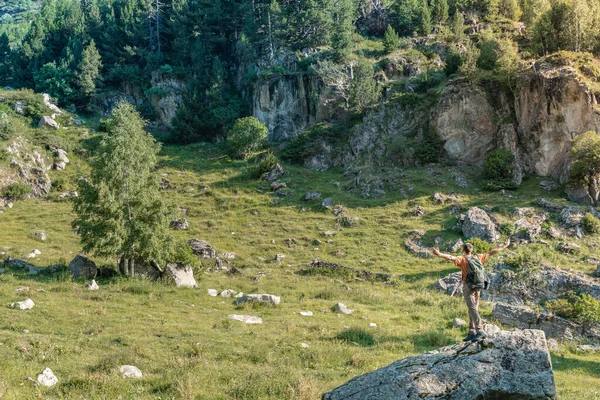 Young Man Orange Shirt Trekking Walking Top Green Mountain Enjoying — Stock Photo, Image
