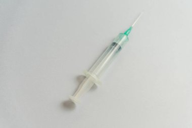 Corona Virüs aşısı beyaz arka planda izole edildi. Grip, kızamık, koronavirüs aşısı aşısı aşısı. Coronavirus aşısı. 