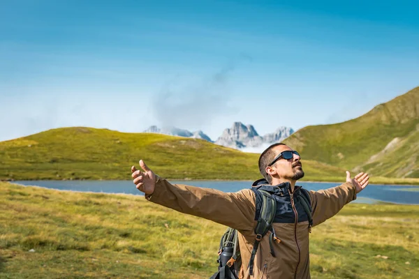 Young Man Open Arms Top Green Mountain Enjoying Amazing Lake — Stock Photo, Image