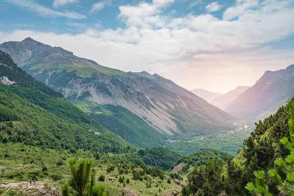 Prachtig Berglandschap Tijdens Zonsondergang Een Schilderachtig Uitzicht Een Kleurrijke Lucht — Stockfoto