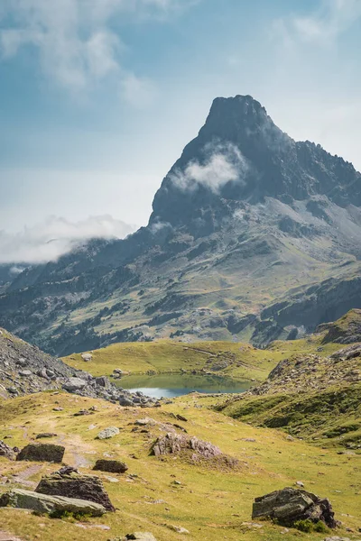 Prachtig Berglandschap Tijdens Zonsondergang Een Schilderachtig Uitzicht Een Kleurrijke Lucht — Stockfoto