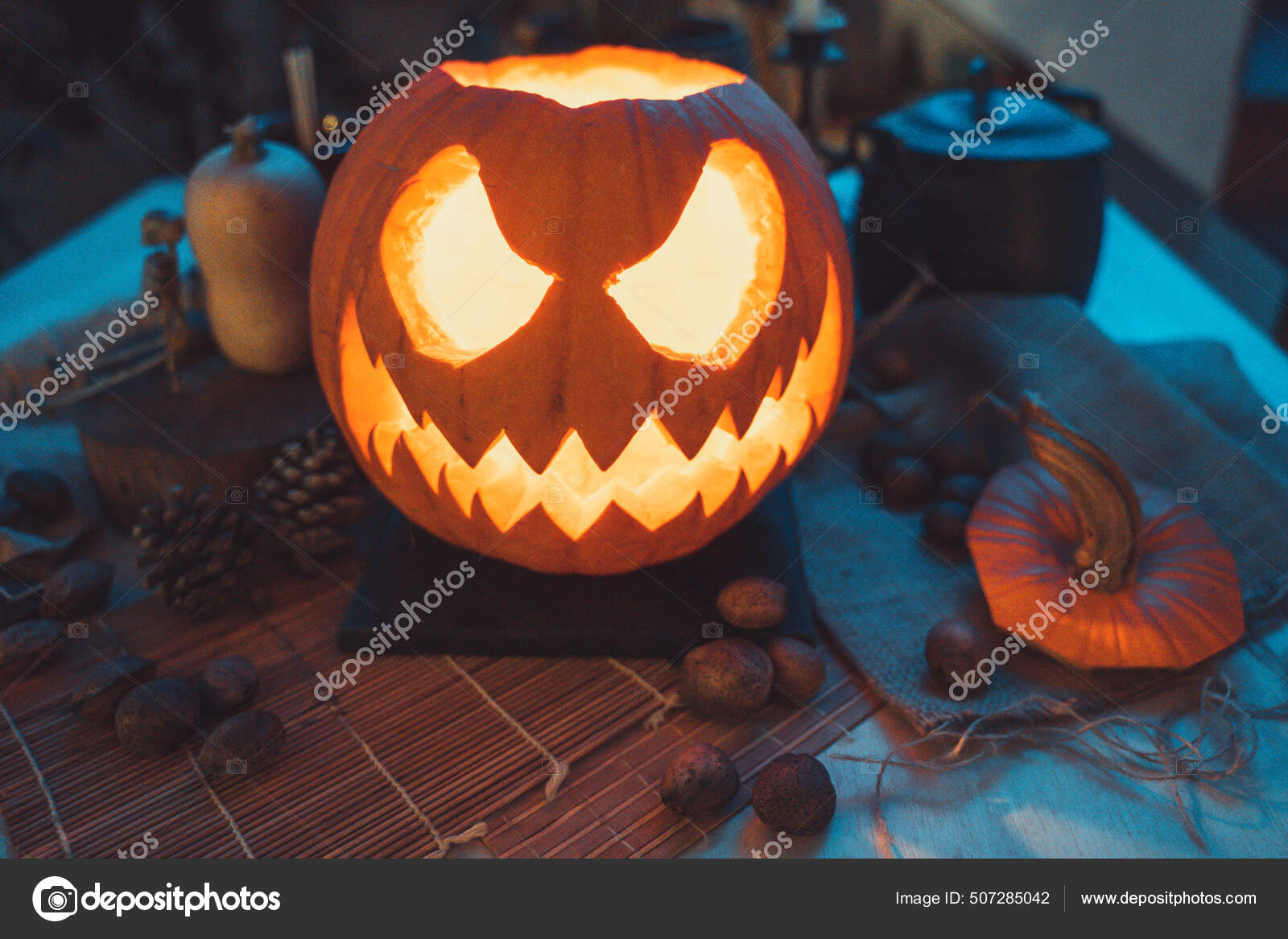 Abóbora de halloween com cara assustadora