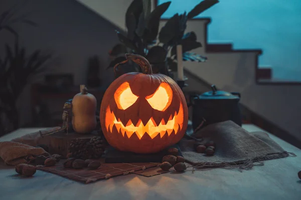 Calabaza Halloween Aterradora Fondo Oscuro Con Luces Colores Tema Halloween —  Fotos de Stock