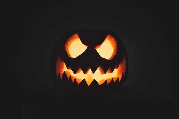 Cara Abóbora Halloween Com Vela Acesa Fundo Preto Cara Assustadora — Fotografia de Stock