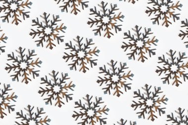 Kar taneleri desenli beyaz bir Noel arkaplanı ve metin için alanı kopyalamak. parti kutlama davetiyesi.