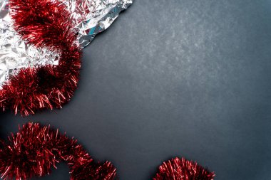 Yıldızlı Noel arkaplanı ve tasarımlar için şenlikli dekorasyonlar ve metin için kopyalama alanı.